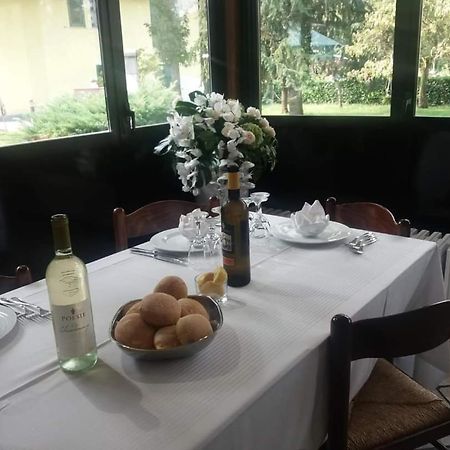 Mambly B&B Ristorante Pizzeria Galliate エクステリア 写真