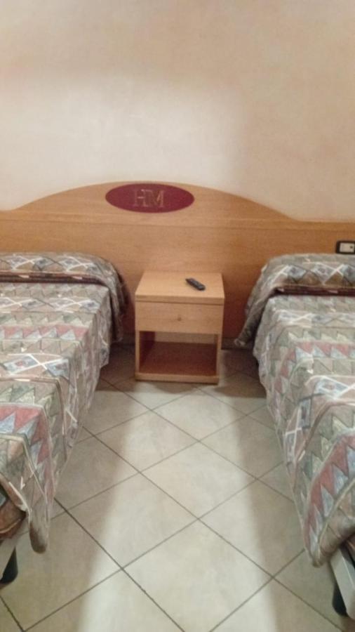 Mambly B&B Ristorante Pizzeria Galliate エクステリア 写真